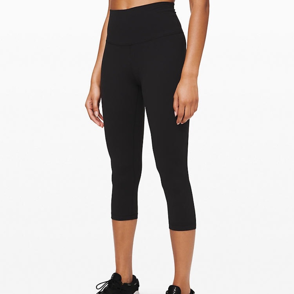 black lululemon cropped leggings